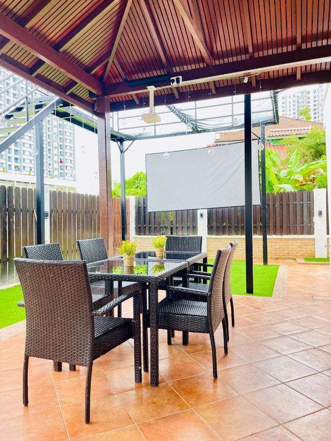 Trendy Family Getaway By Stayco - Mini-Pool, Outdoor Cinema, Air Loft, Ps4, Ktv - Just 2 Mins To Beach! Batu Ferringhi Esterno foto